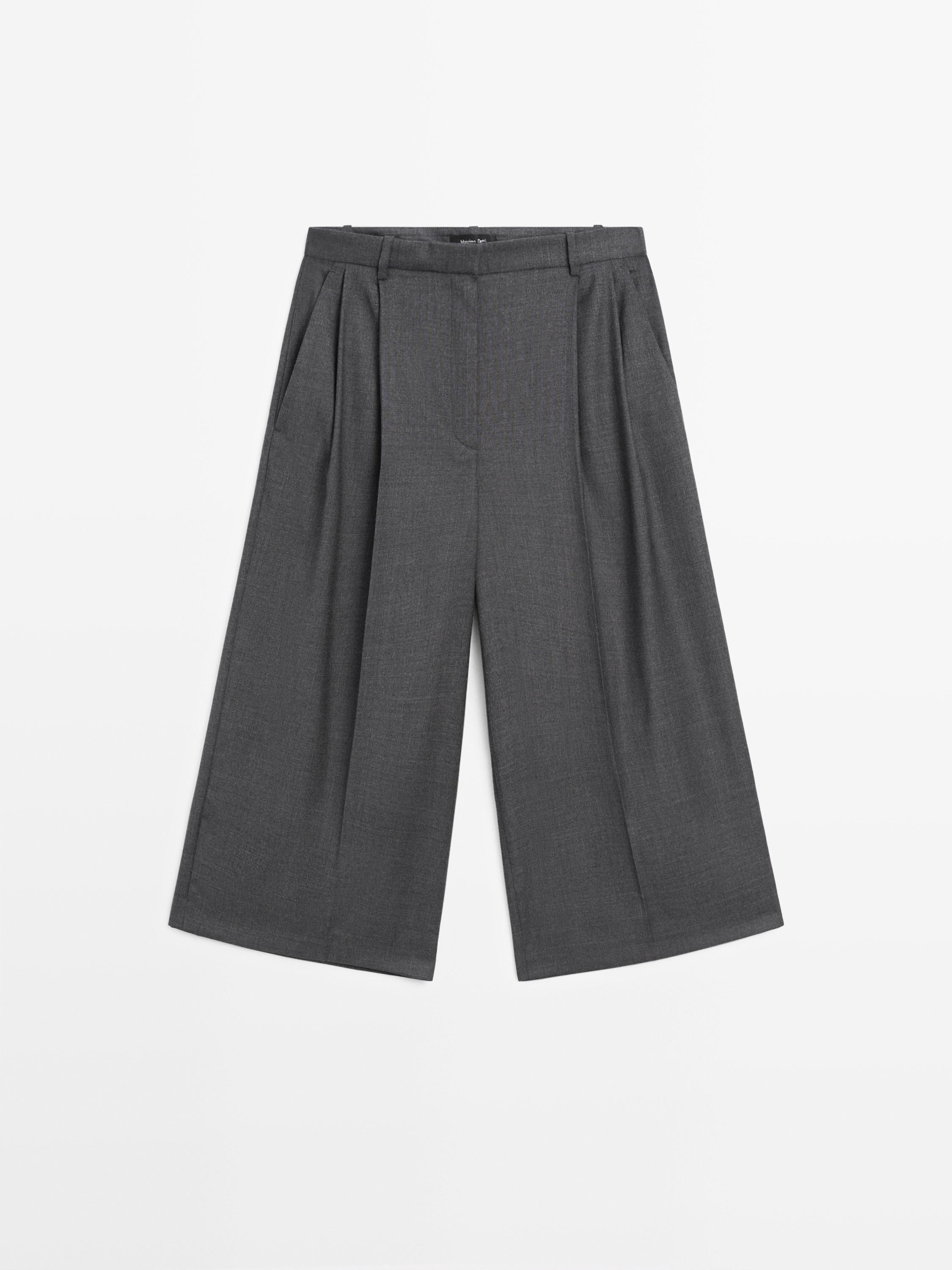 Long wool Bermuda shorts with darts